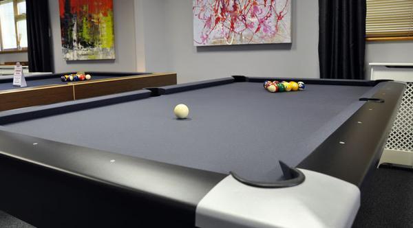 Brunswick Billiards BLACK WOLF 8' Pool Table