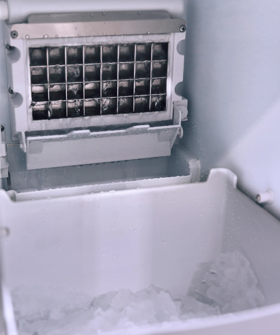 American Made Grills 15" UL Outdoor Rated Ice Maker w/Stainless Door - 50 lb. Capacity
